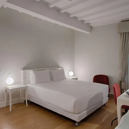 Nh Collection Porta Rossa Szálloda 5*