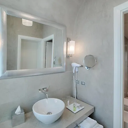 Отель Nh Collection Porta Rossa