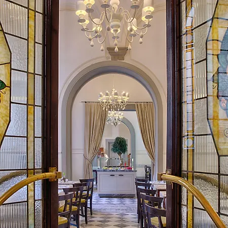 إن إتش كولكشن فيرينزا بورتا روسّا فندق 5*