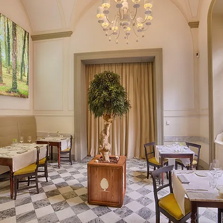 فندق إن إتش كولكشن فيرينزا بورتا روسّا 5*