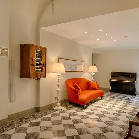 إن إتش كولكشن فيرينزا بورتا روسّا