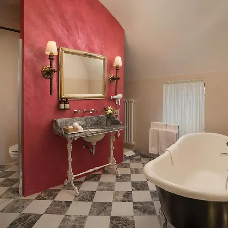 Hotel Nh Collection Porta Rossa 5*