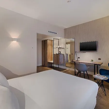 إن إتش كولكشن فيرينزا بورتا روسّا