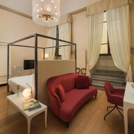 إن إتش كولكشن فيرينزا بورتا روسّا 5*